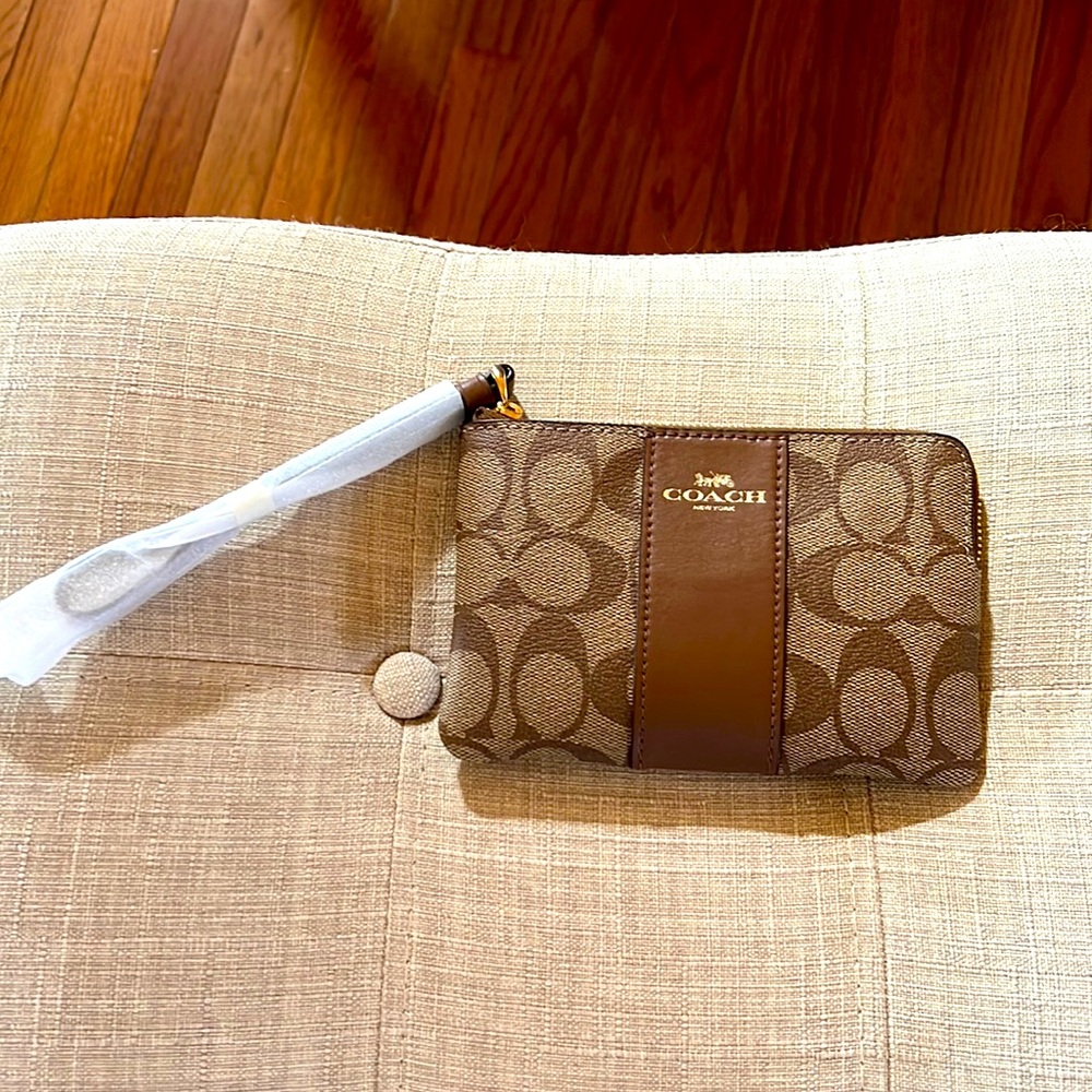 ♥️COACH SIGNATURE STRIPE WRISTLET♥️